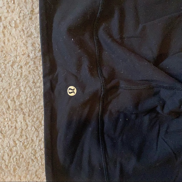 black lululemon wonder under - Picture 3 of 3